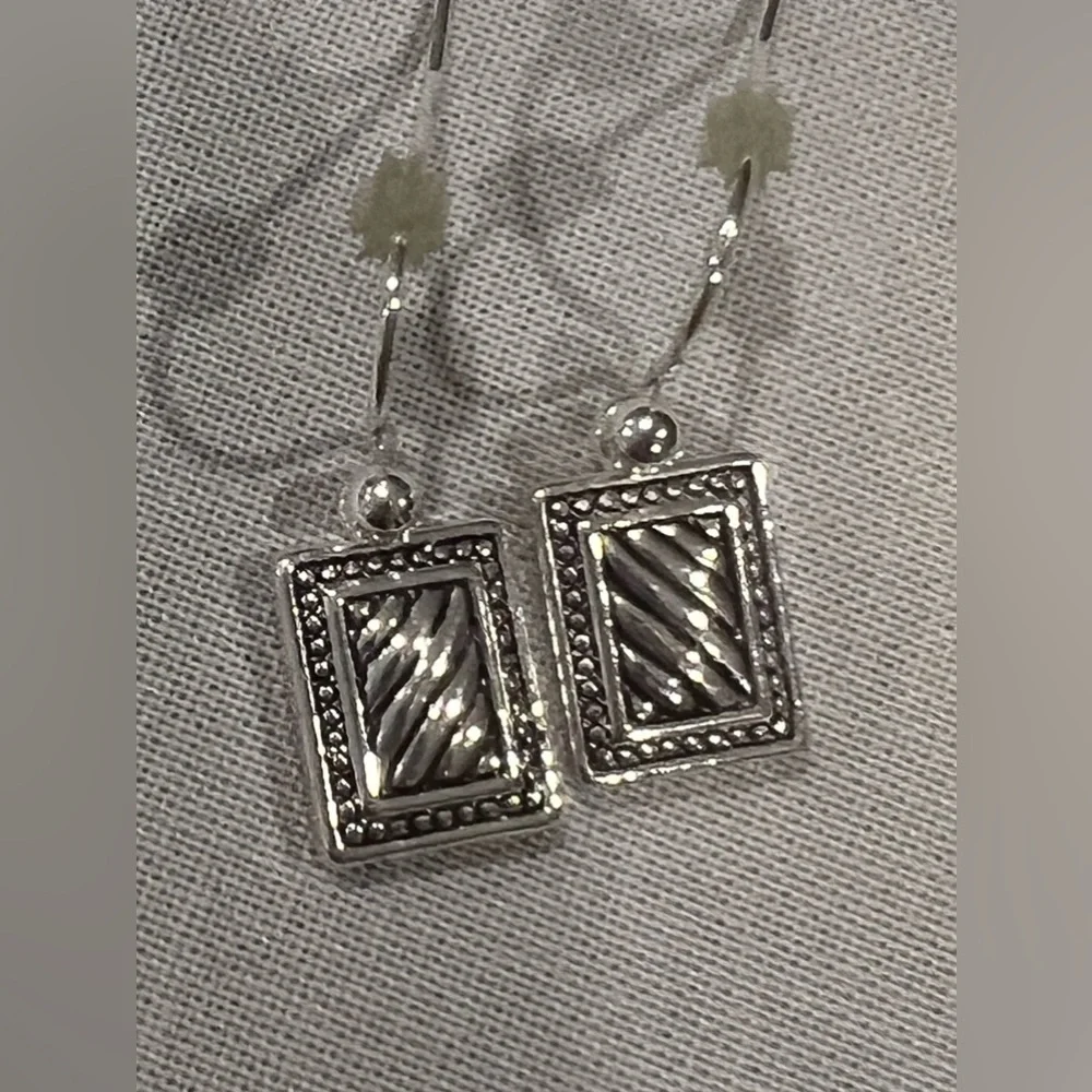Two pair of silver earrings - Picture 3 of 4